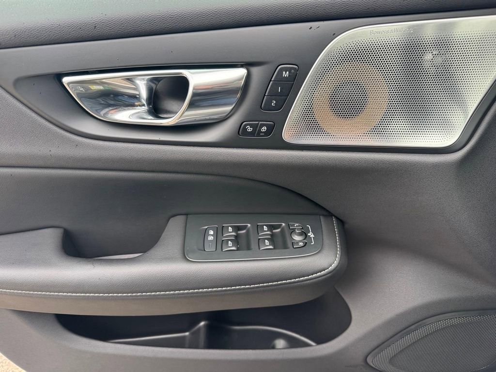 Used 2020 Volvo V60 T5 Cross Country w/ Protection Package image 16