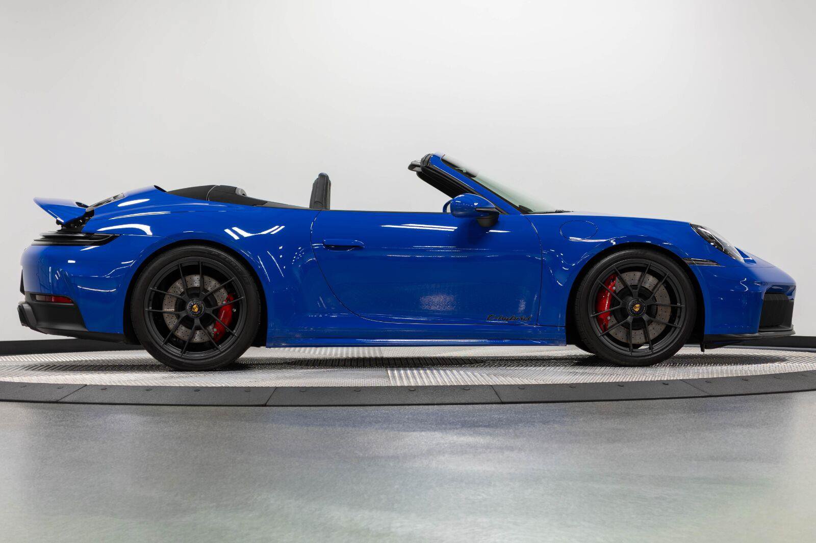 Used 2026 Porsche 911 Carrera 4 GTS AWD/4WD image 32