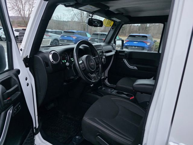 Used 2017 Jeep Wrangler Unlimited Sahara w/ Connectivity Group image 14