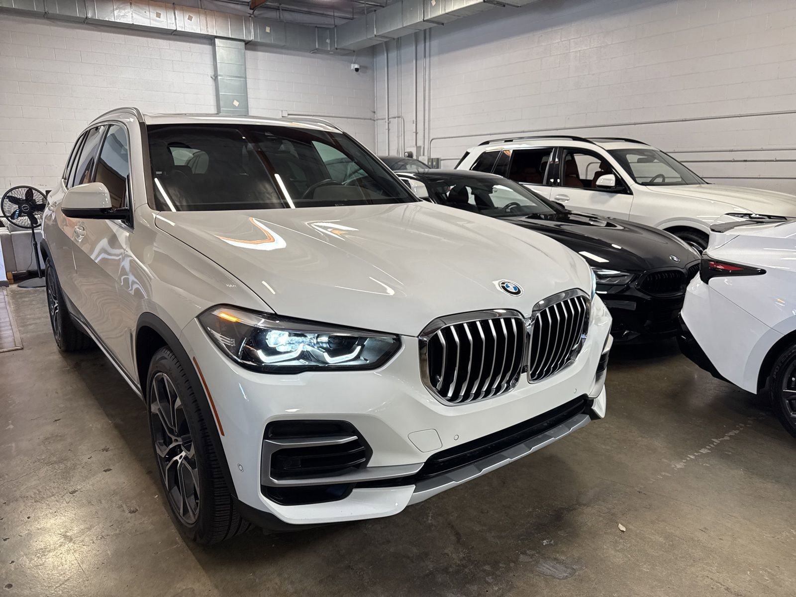 Used 2023 BMW X5 sDrive40i w/ Parking Assistance Package image 3