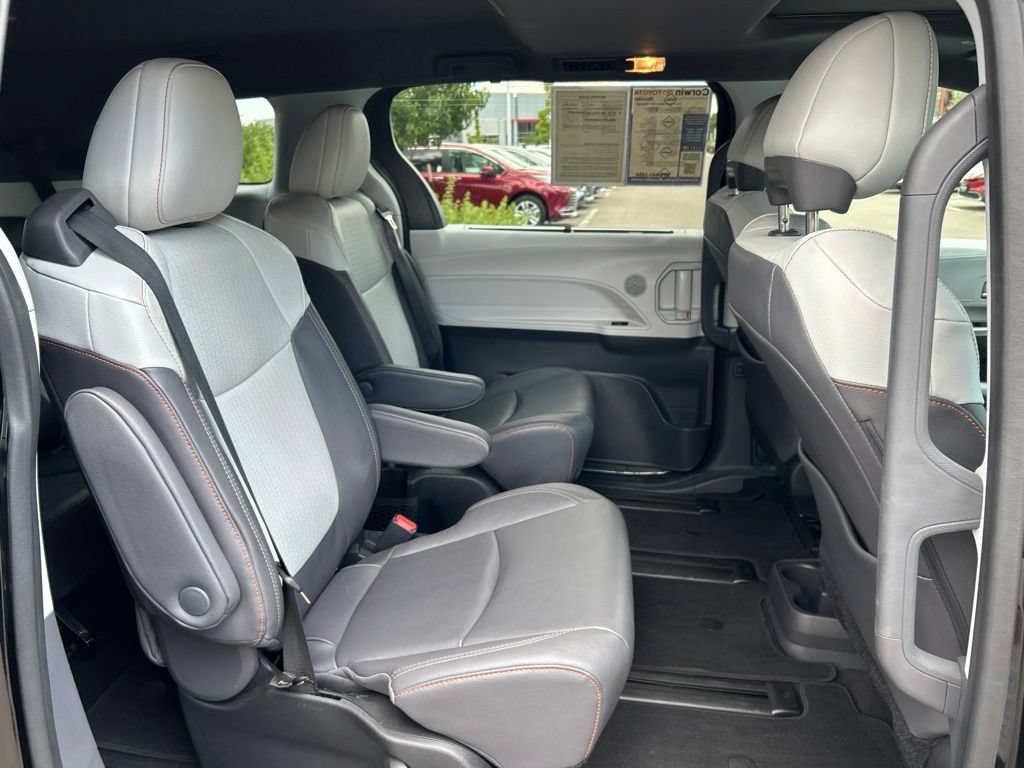 Used 2023 Toyota Sienna XSE w/ XSE Plus Package AWD/4WD image 15