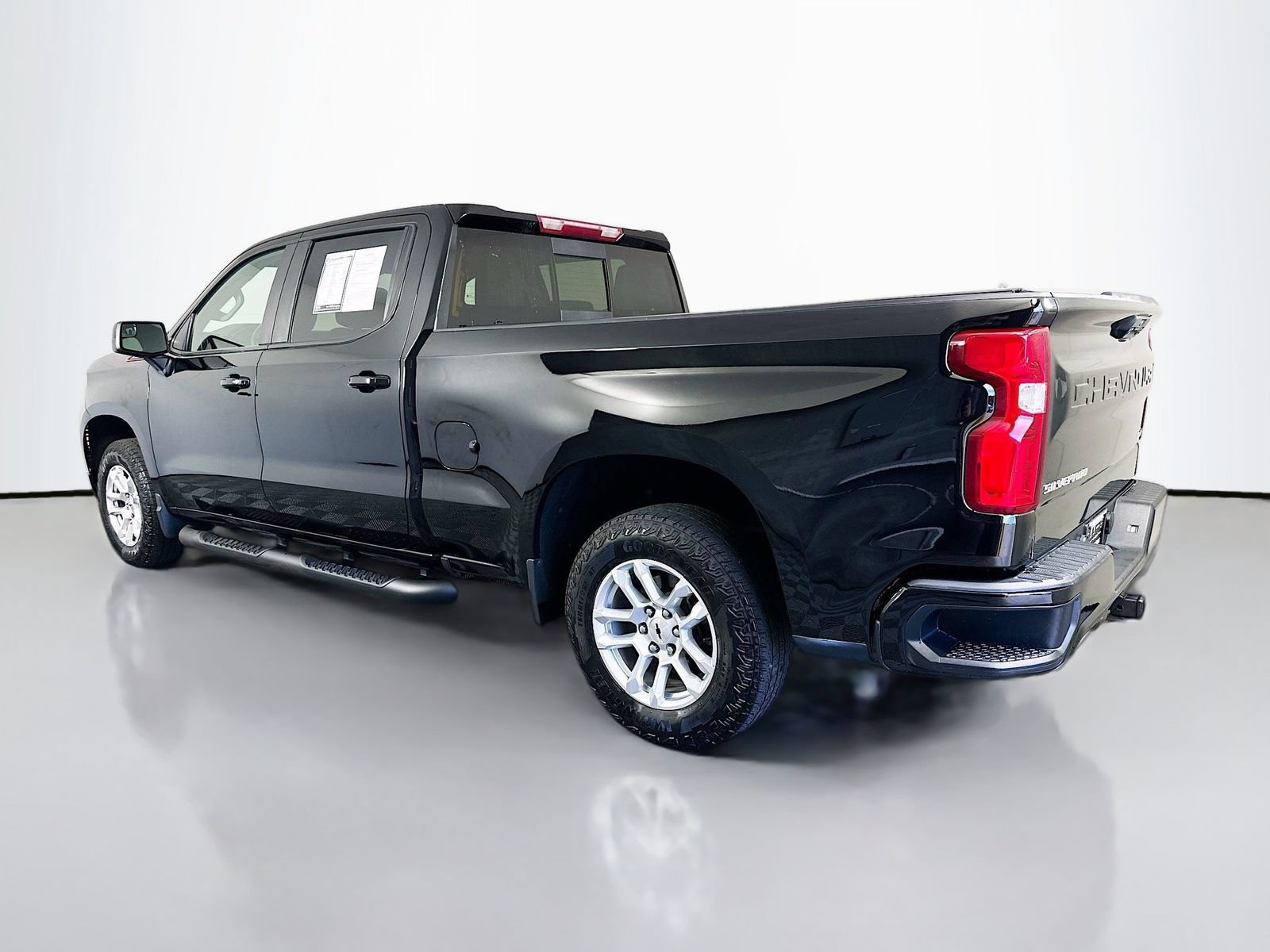 Used 2022 Chevrolet Silverado 1500 RST w/ Convenience Package II AWD/4WD image 5