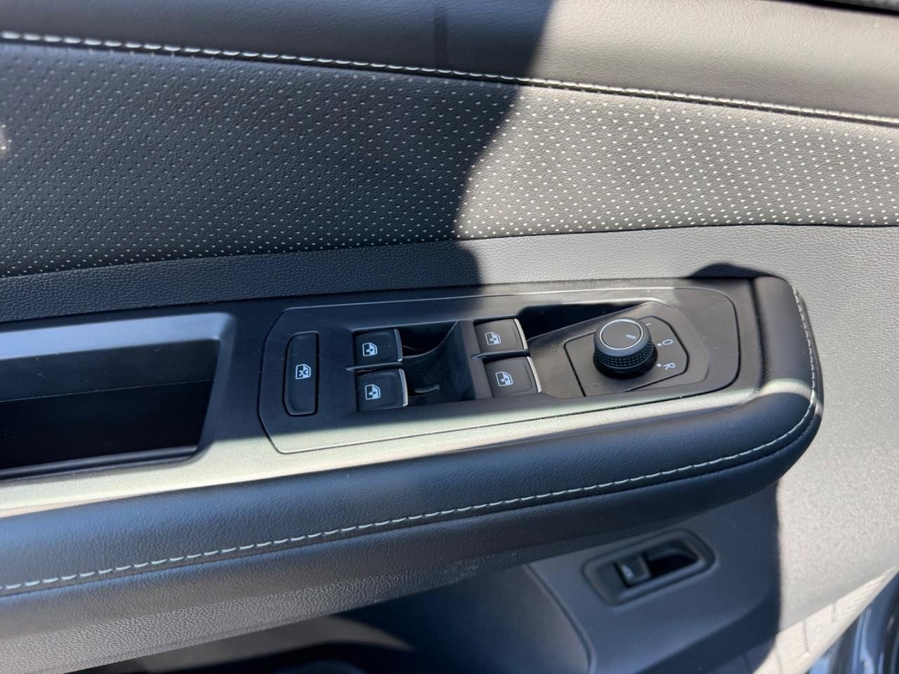 Used 2024 Volkswagen Atlas Cross Sport SEL R-Line image 19