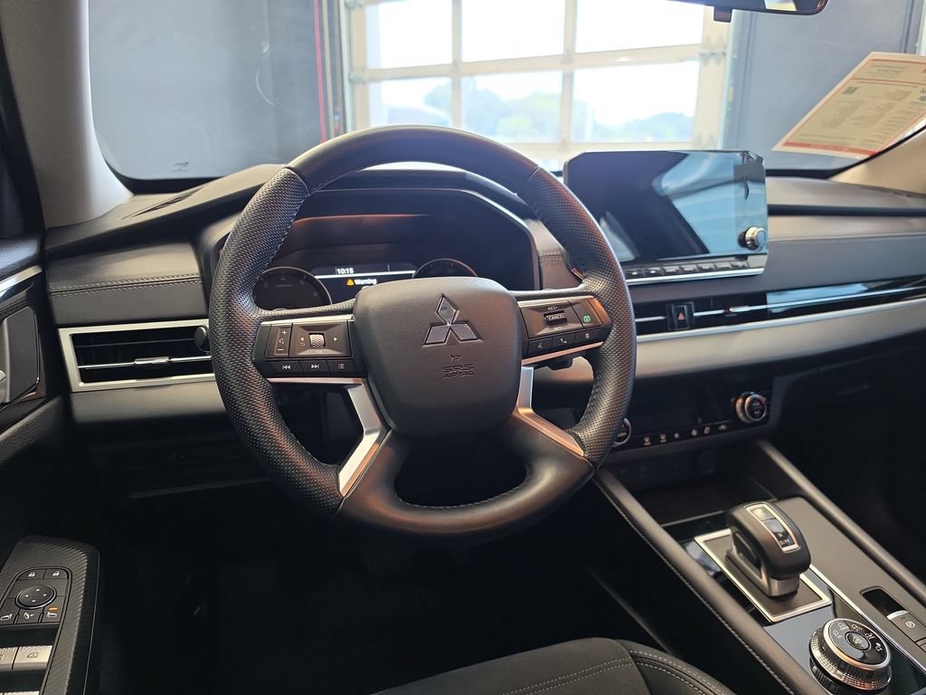 Used 2024 Mitsubishi Outlander SE Black Edition FWD image 18