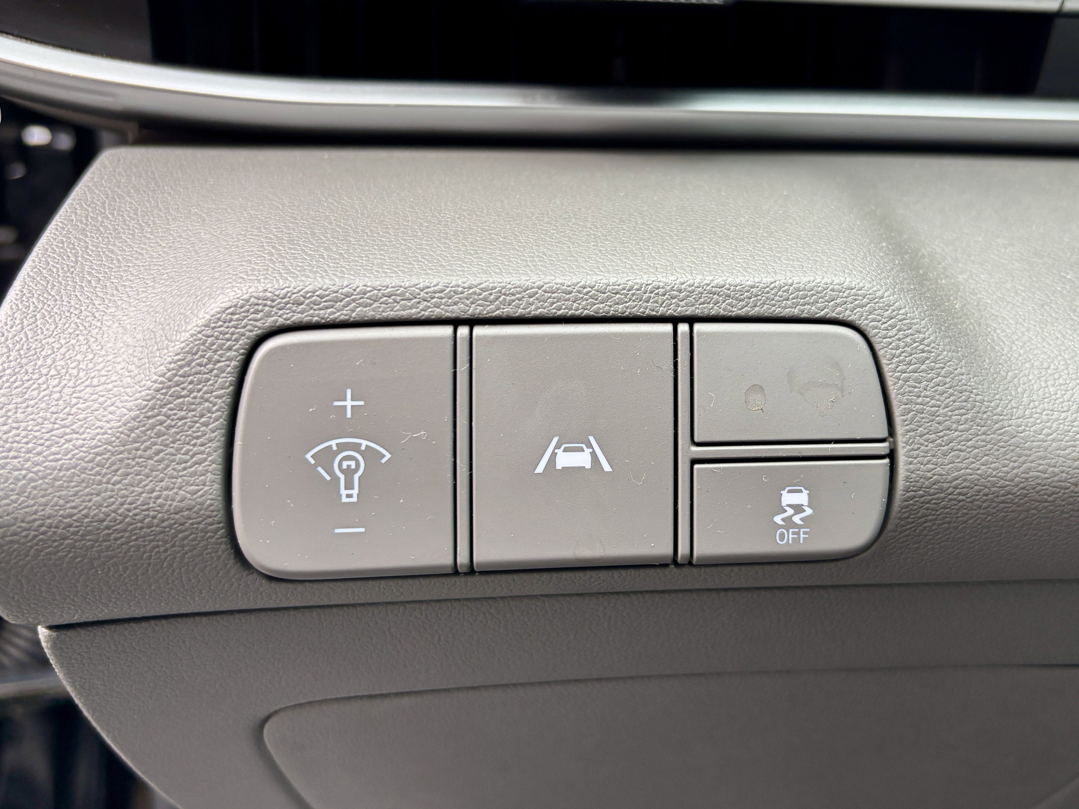 Used 2023 Hyundai Elantra SEL w/ Cargo Package image 26