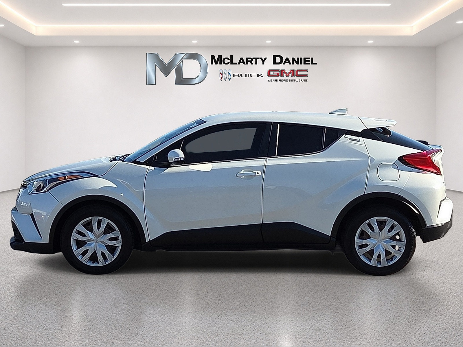 Used 2019 Toyota C-HR LE FWD image 3