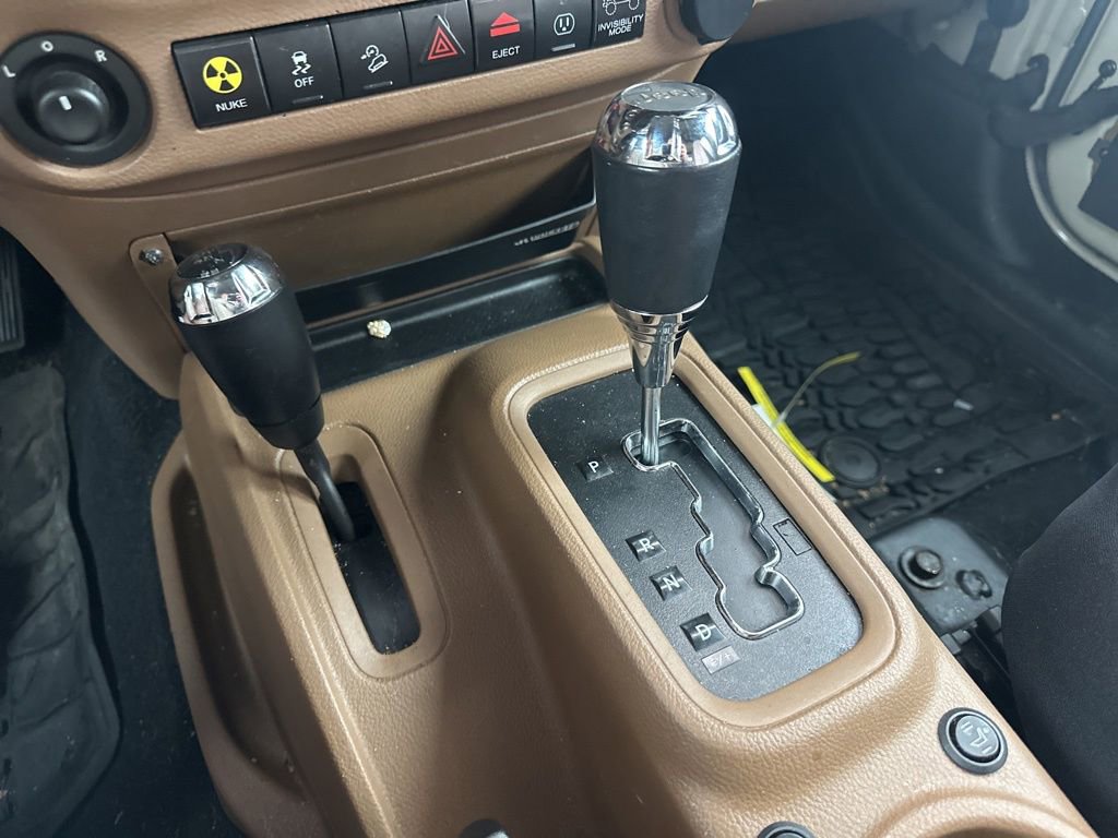 Used 2017 Jeep Wrangler Unlimited Rubicon w/ Connectivity Group AWD/4WD image 26