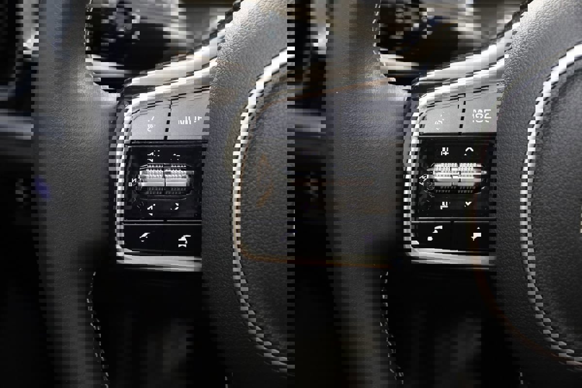 Used 2025 Kia Sorento SX image 35