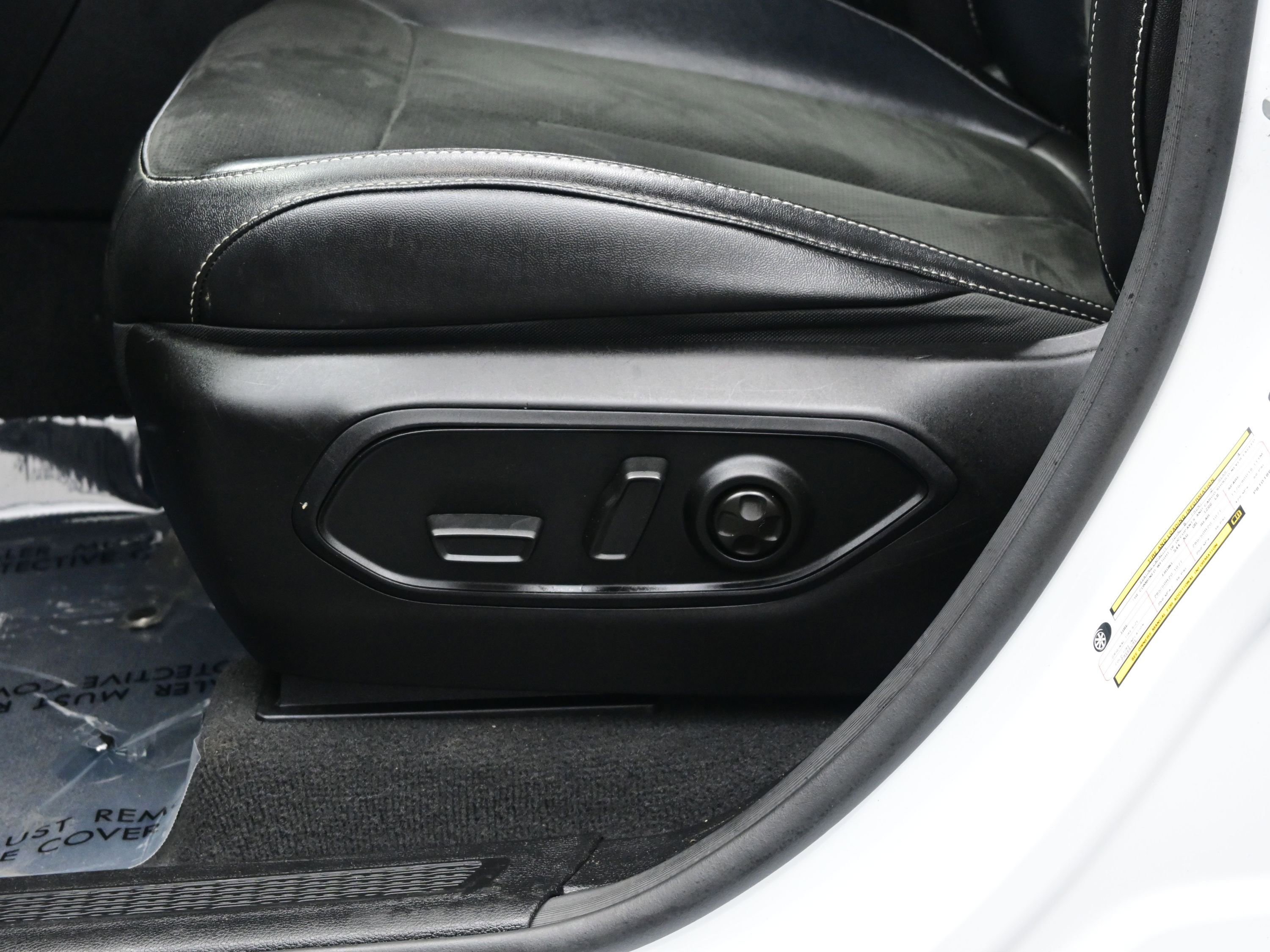 Used 2023 Jeep Grand Cherokee L Laredo image 11