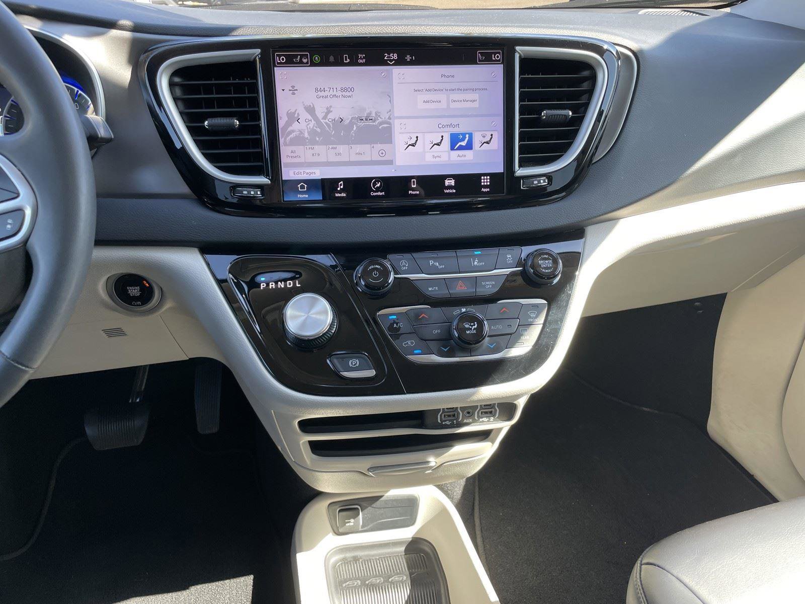 Used 2023 Chrysler Pacifica Touring-L image 20