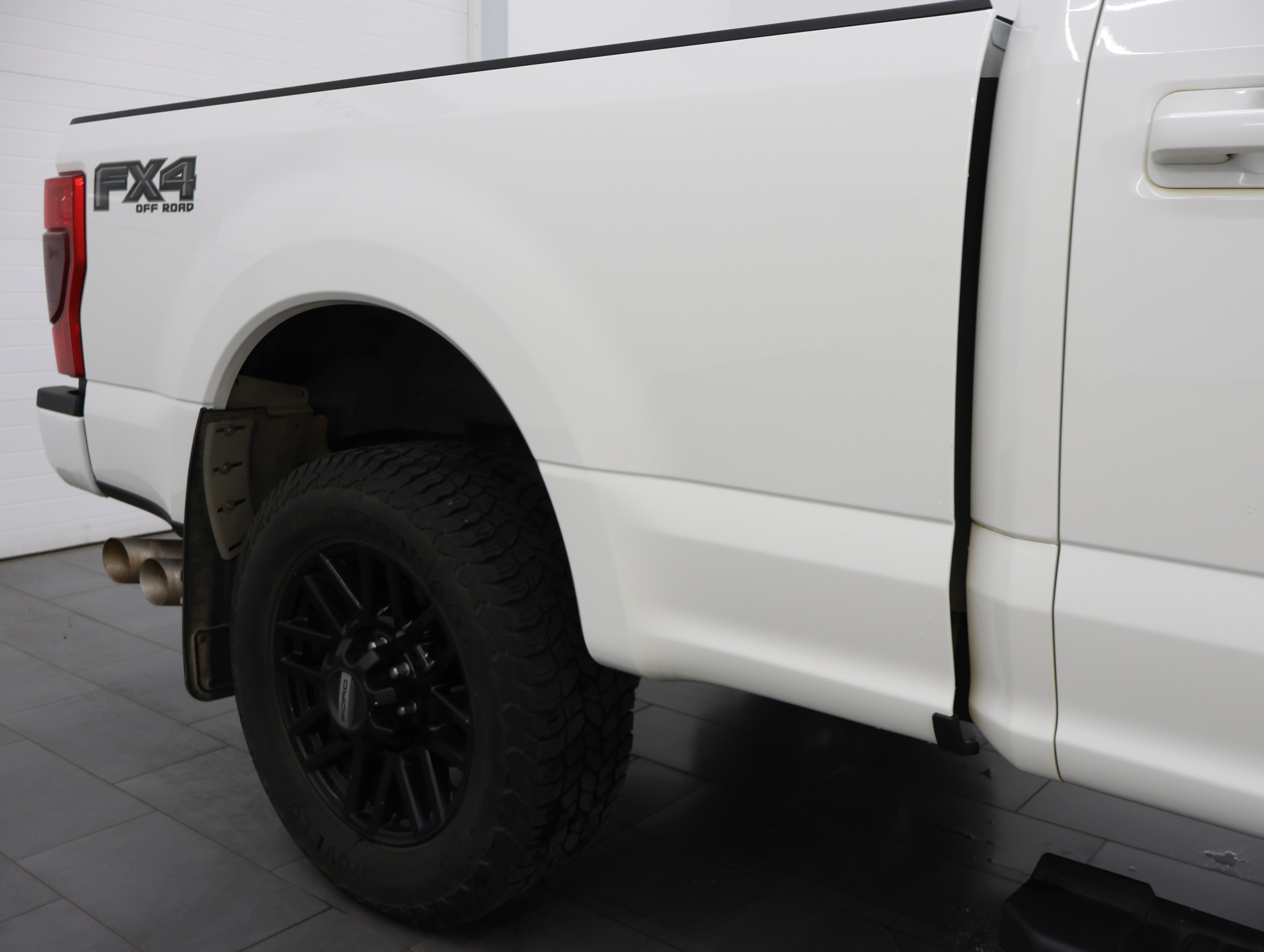 Used 2022 Ford F350 Lariat w/ Black Appearance Package AWD/4WD image 24