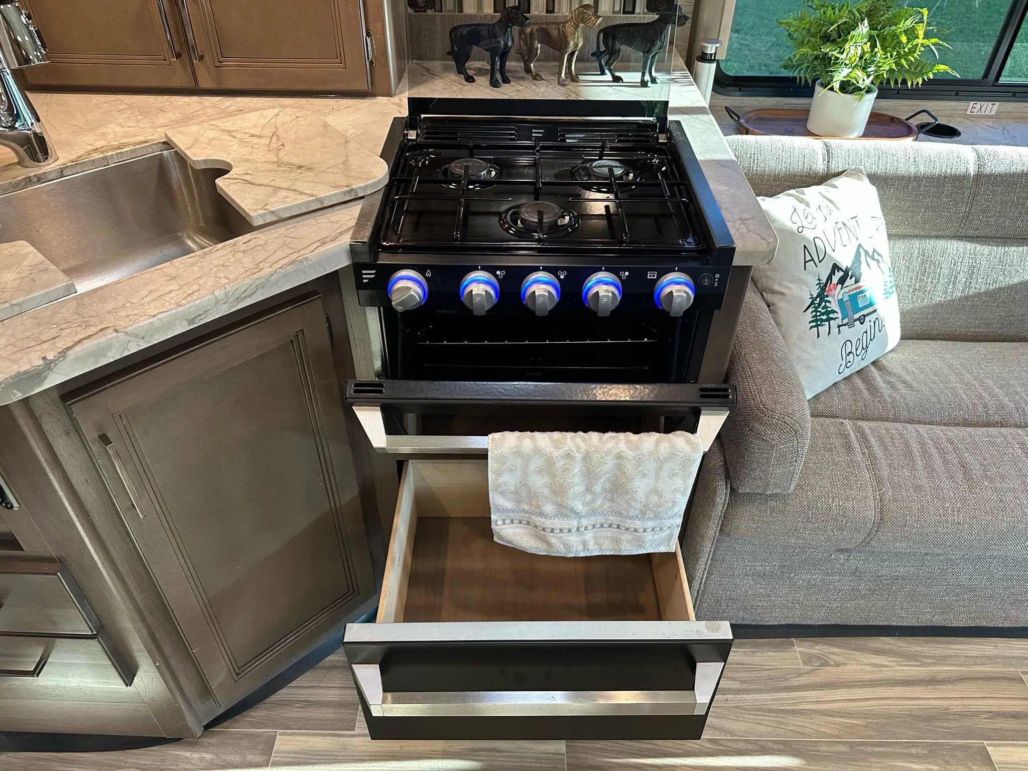 Used 2021 Ford E-450 and Econoline 450 Super Duty w/ Motorhome Prep Package image 50