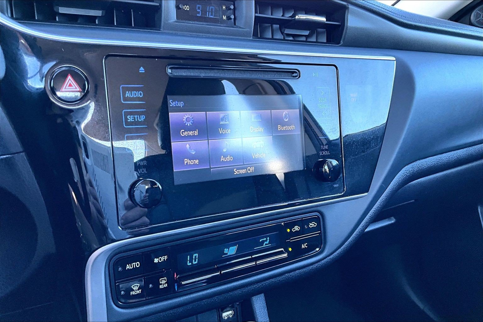 Used 2018 Toyota Corolla LE FWD image 23