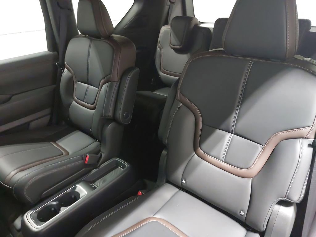 New 2025 Nissan Armada SL w/ Captain's Chari Seat Package image 16