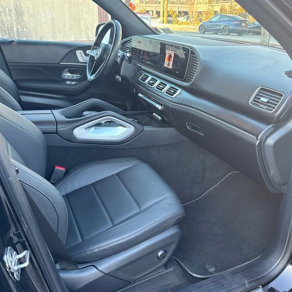 Used 2025 Mercedes-Benz GLE 350 4MATIC image 11
