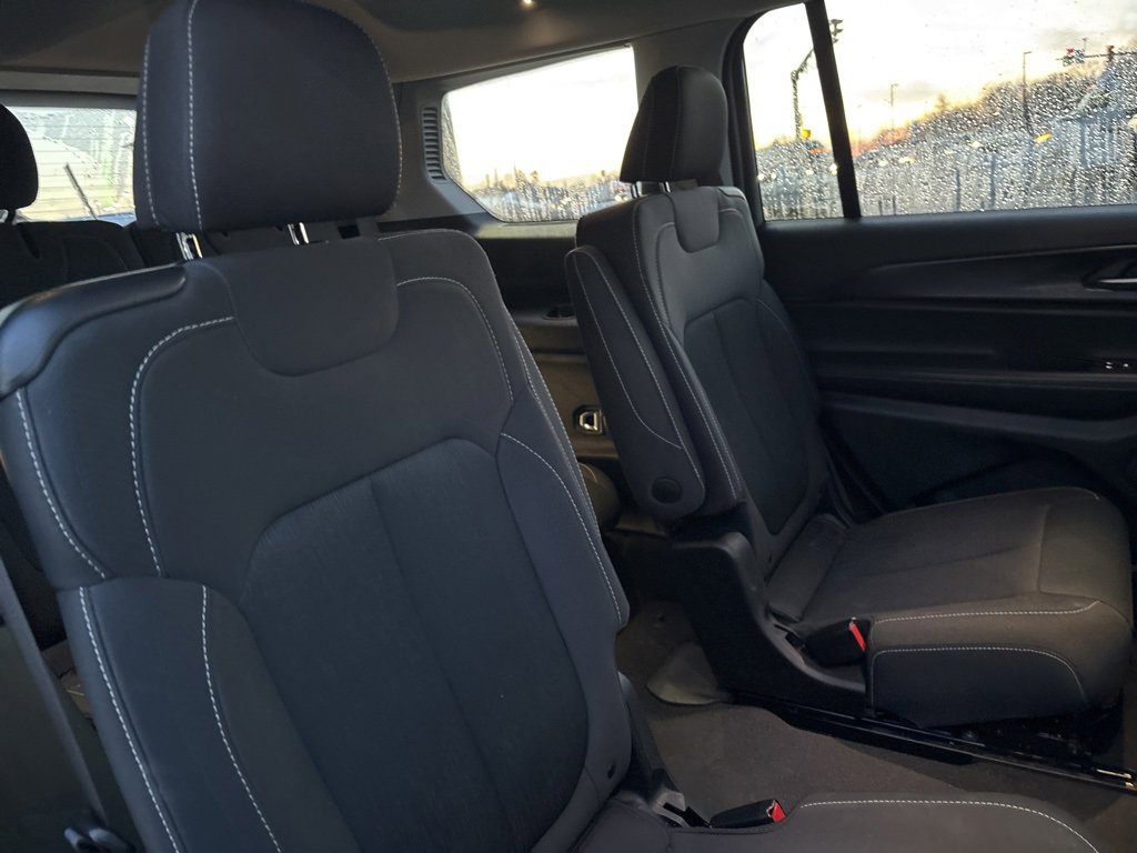 Used 2023 Jeep Grand Cherokee L Laredo image 33