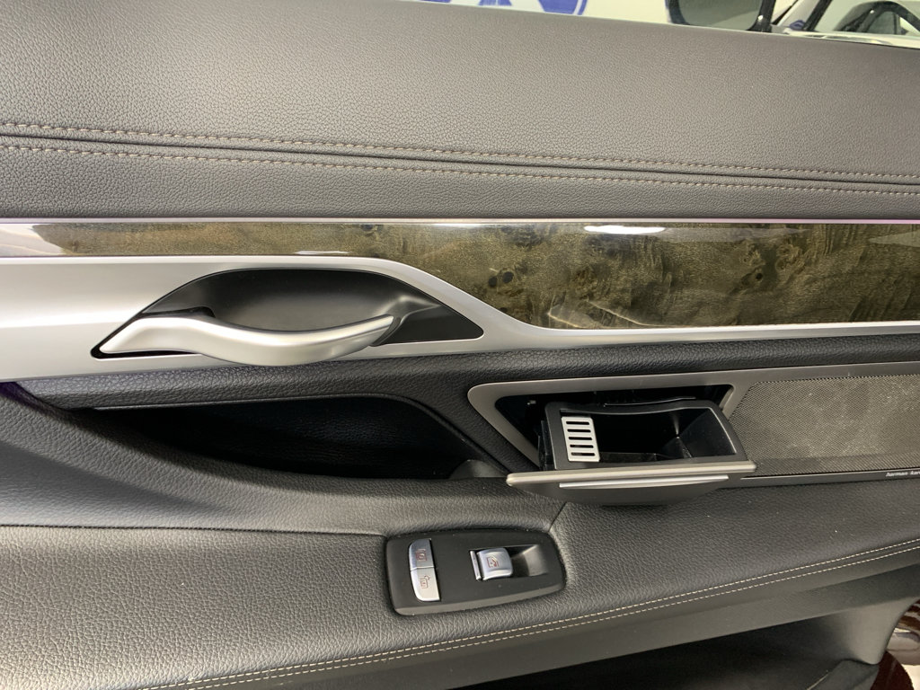 Used 2020 BMW 740i RWD image 32