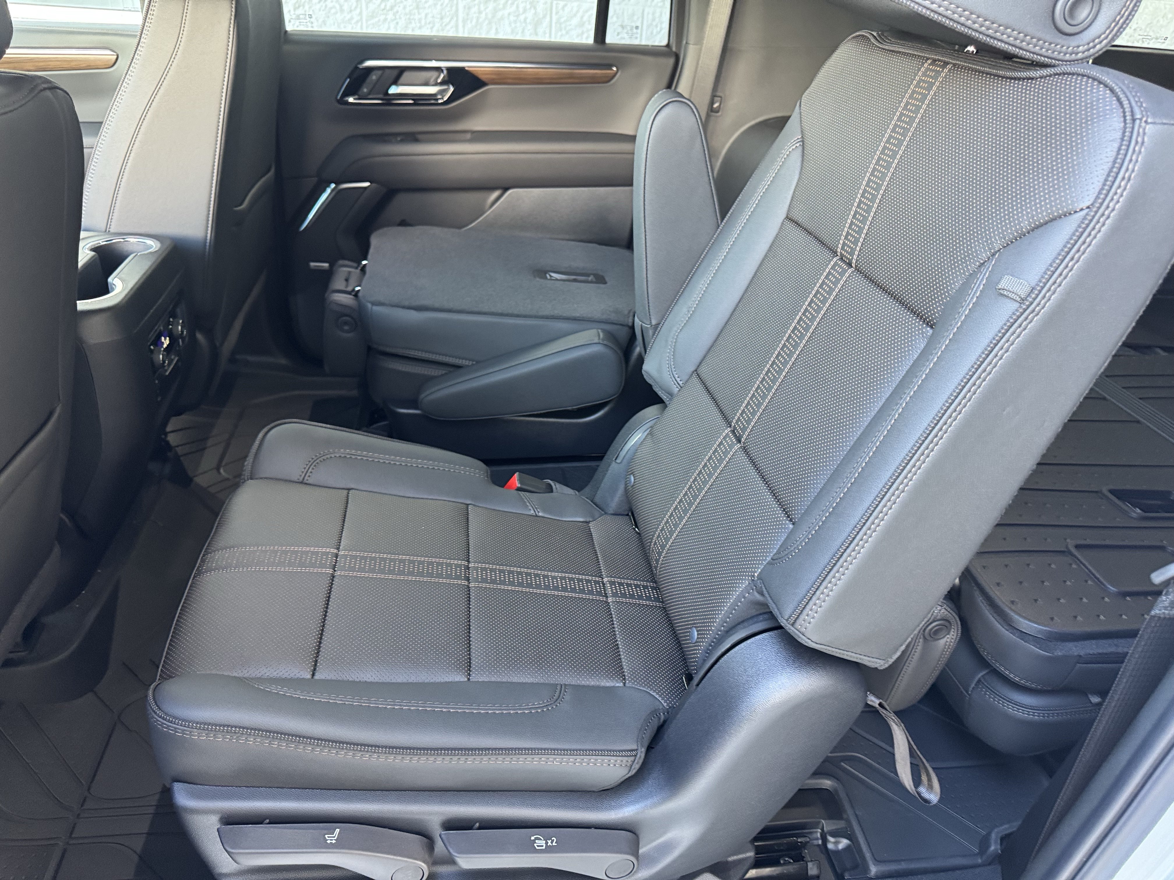 New 2026 Chevrolet Suburban High Country AWD/4WD image 14