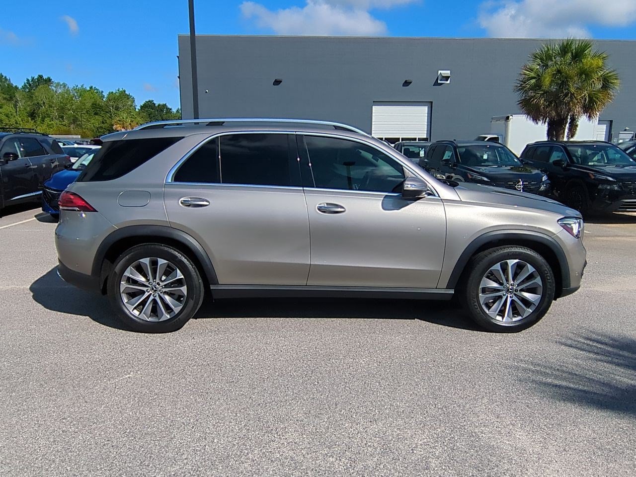 Used 2023 Mercedes-Benz GLE 350 4MATIC image 2