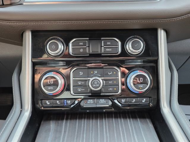 Used 2022 GMC Yukon XL Denali w/ Denali Premium Package image 15