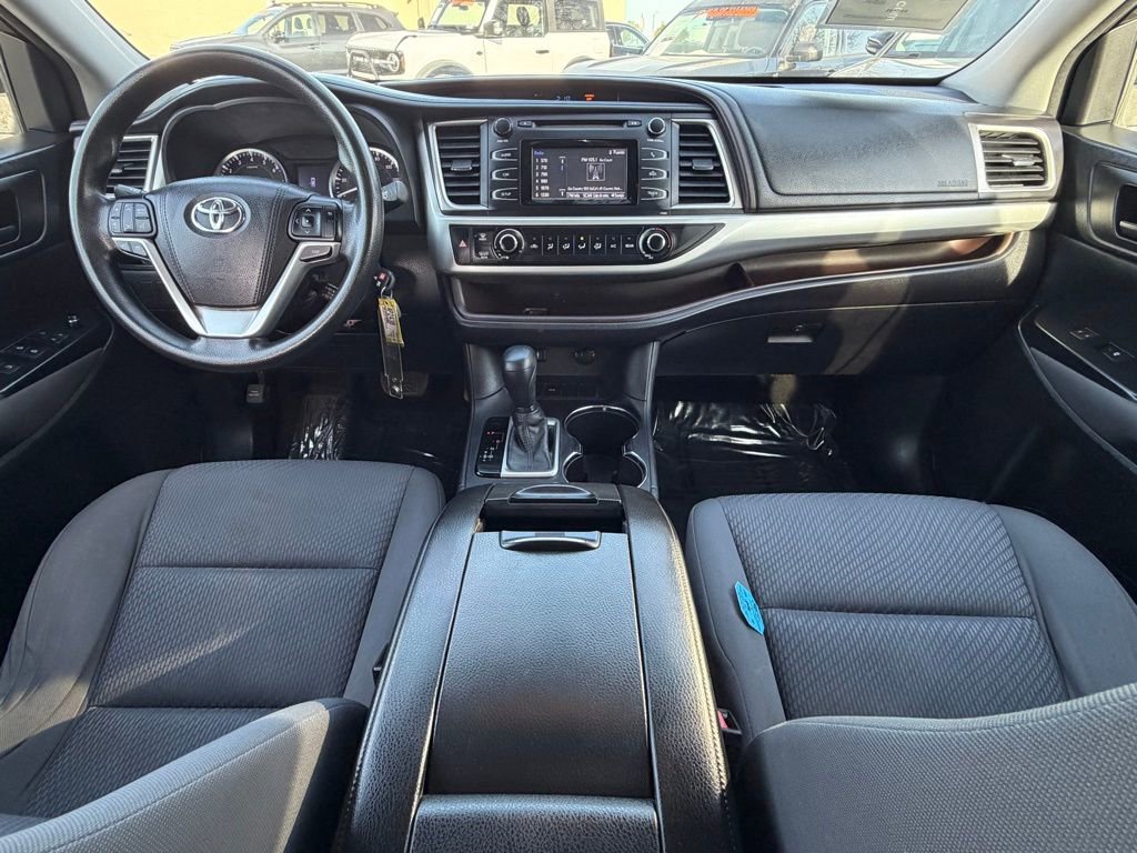 Used 2016 Toyota Highlander LE image 28