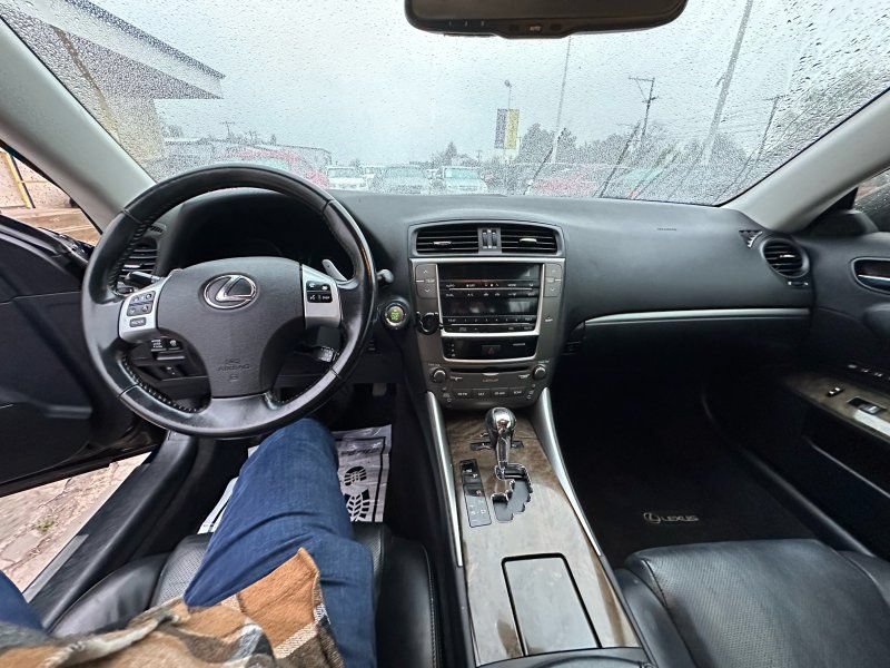 Used 2011 Lexus IS 250C w/ Luxury Pkg RWD image 17