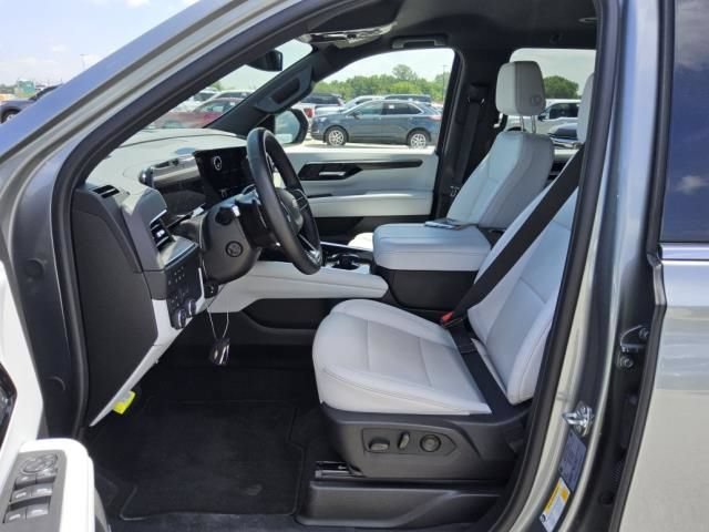 Used 2026 Chevrolet Suburban Premier AWD/4WD image 3