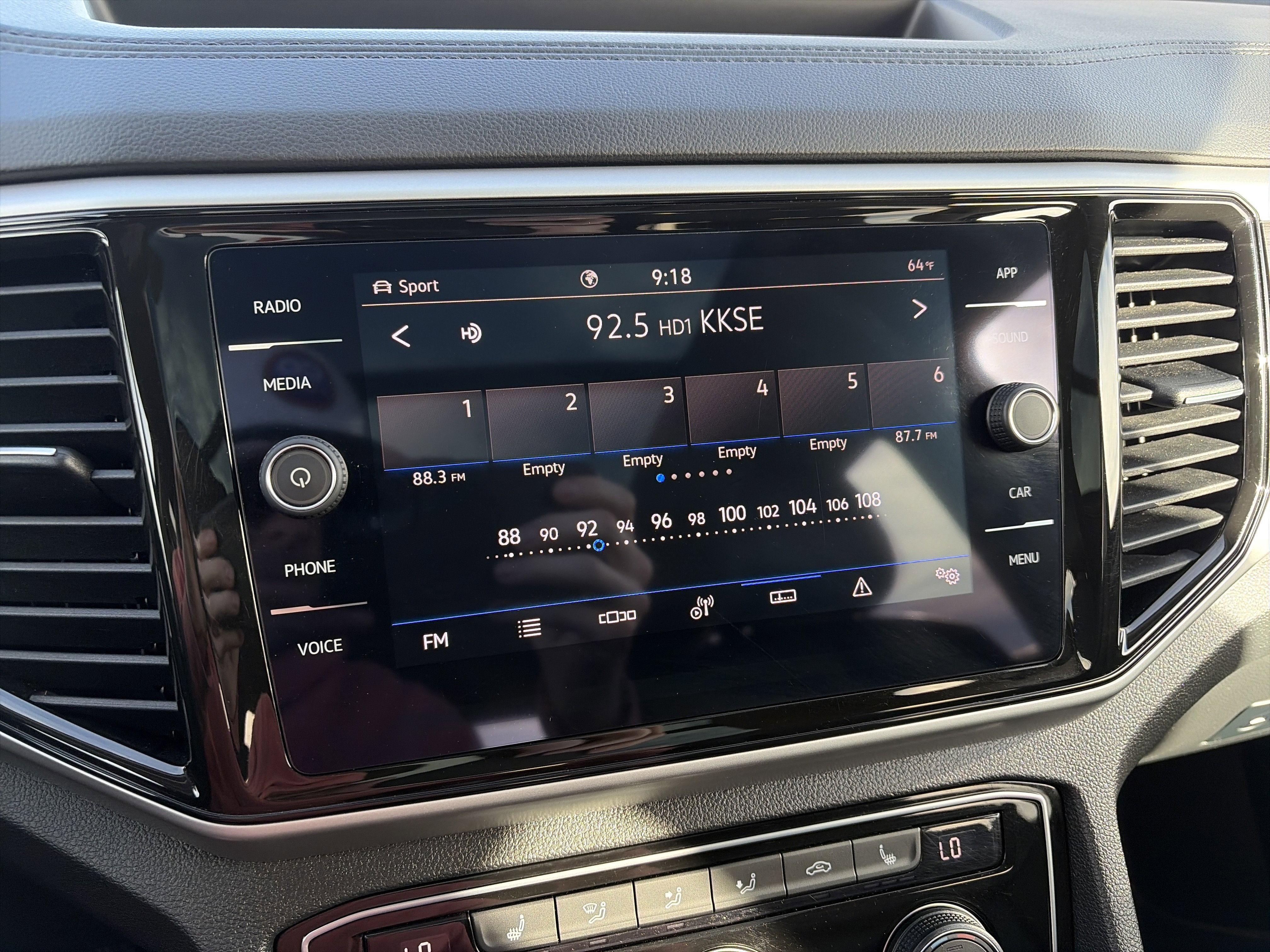 Used 2023 Volkswagen Atlas SE w/ Panoramic Sunroof Package image 18