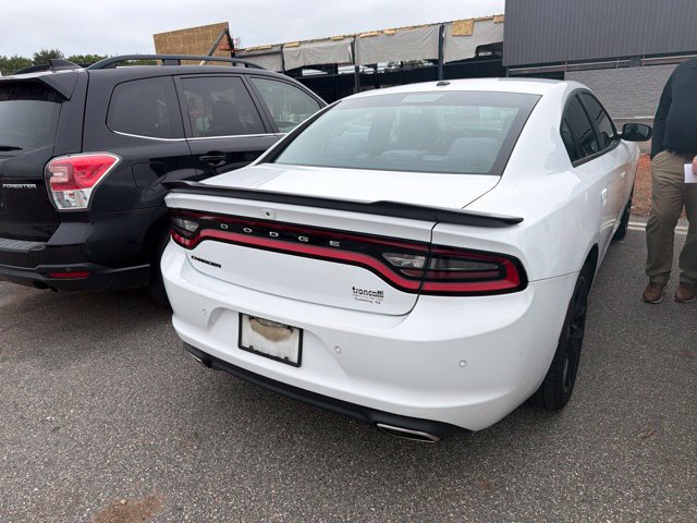Used 2019 Dodge Charger SXT w/ Blacktop Package RWD image 3