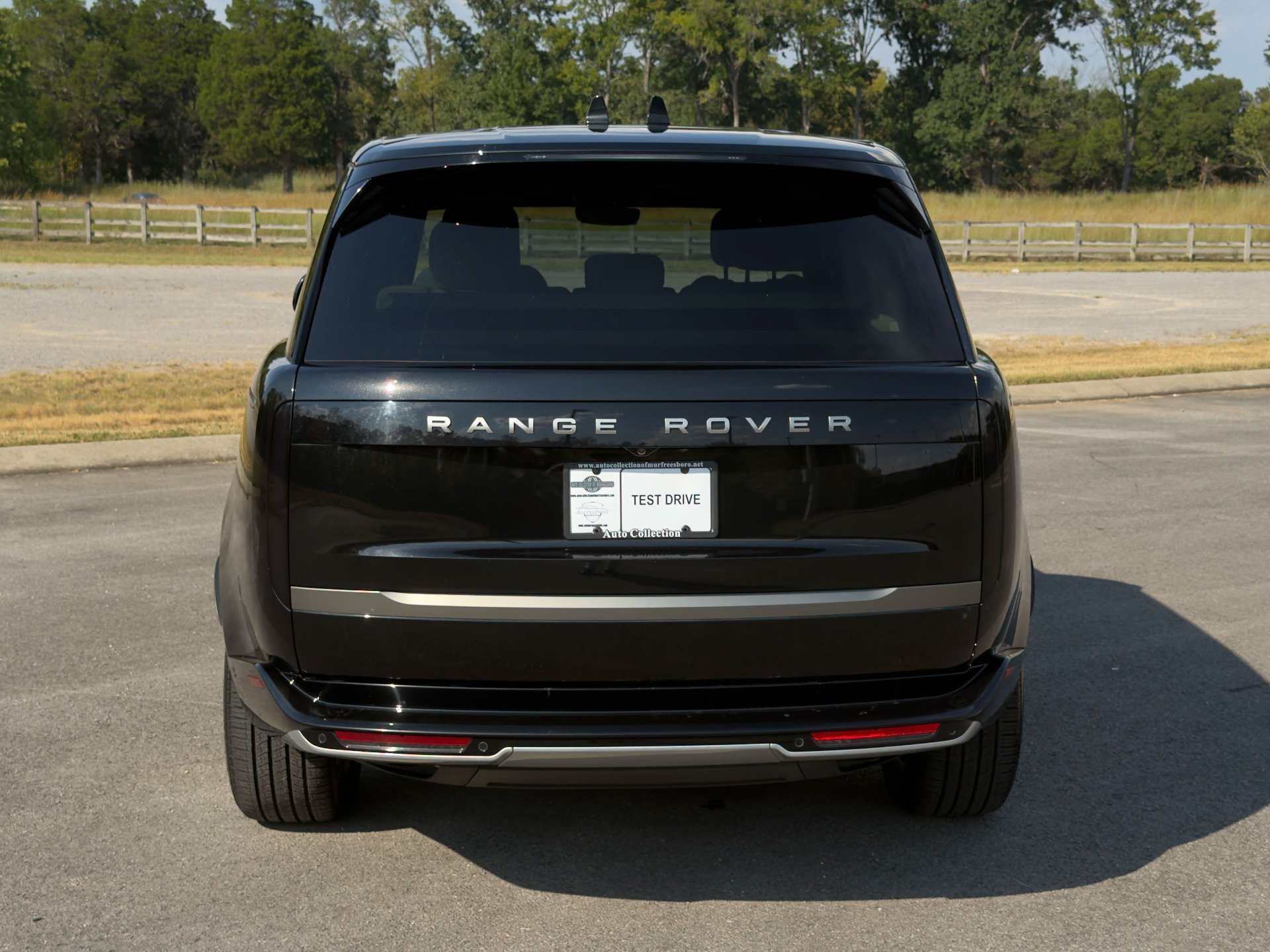 Used 2025 Land Rover Range Rover SE AWD/4WD image 6