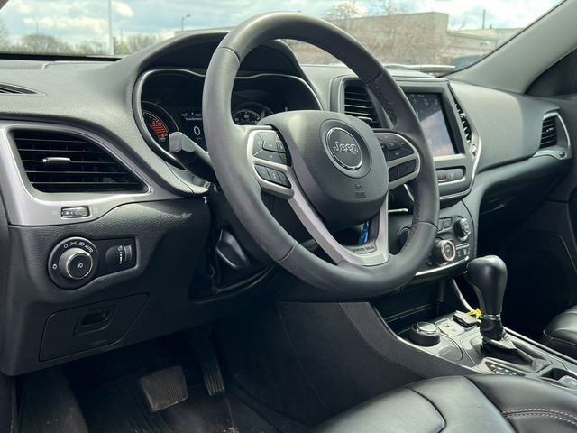 Used 2022 Jeep Cherokee Latitude w/ Sun & Sound Group AWD/4WD image 3