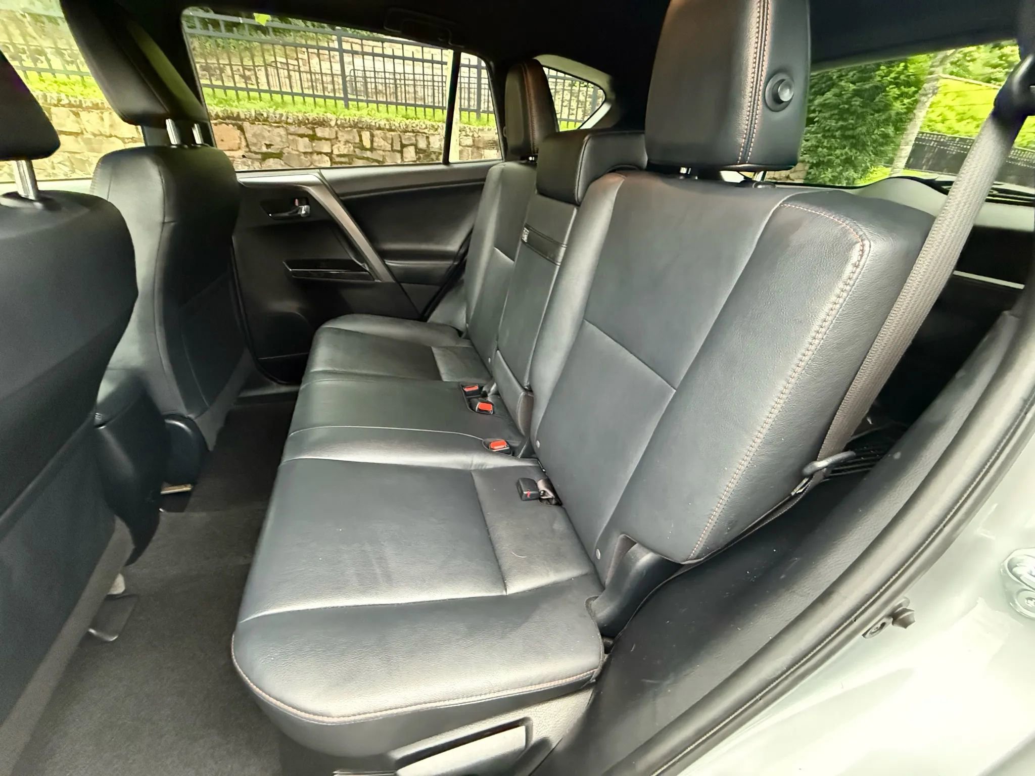 Used 2017 Toyota RAV4 SE image 15