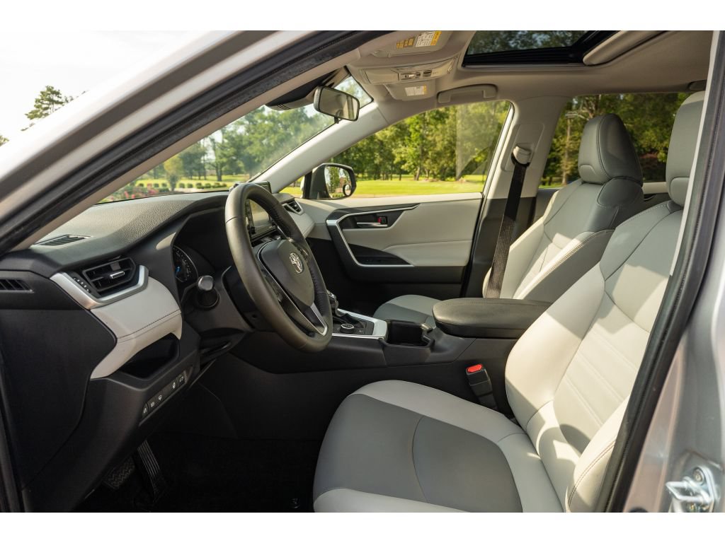 Used 2022 Toyota RAV4 XLE Premium AWD/4WD image 11