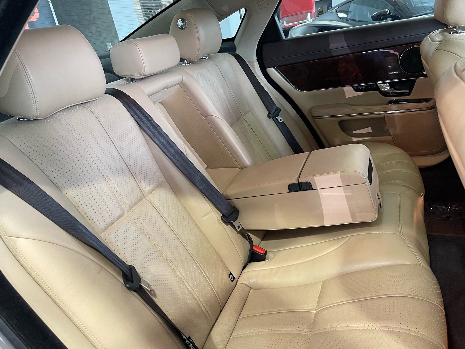 Used 2013 Jaguar XJ RWD image 44
