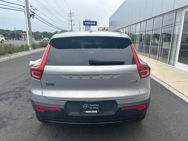 Certified 2025 Volvo XC40 B5 Plus AWD/4WD image 4