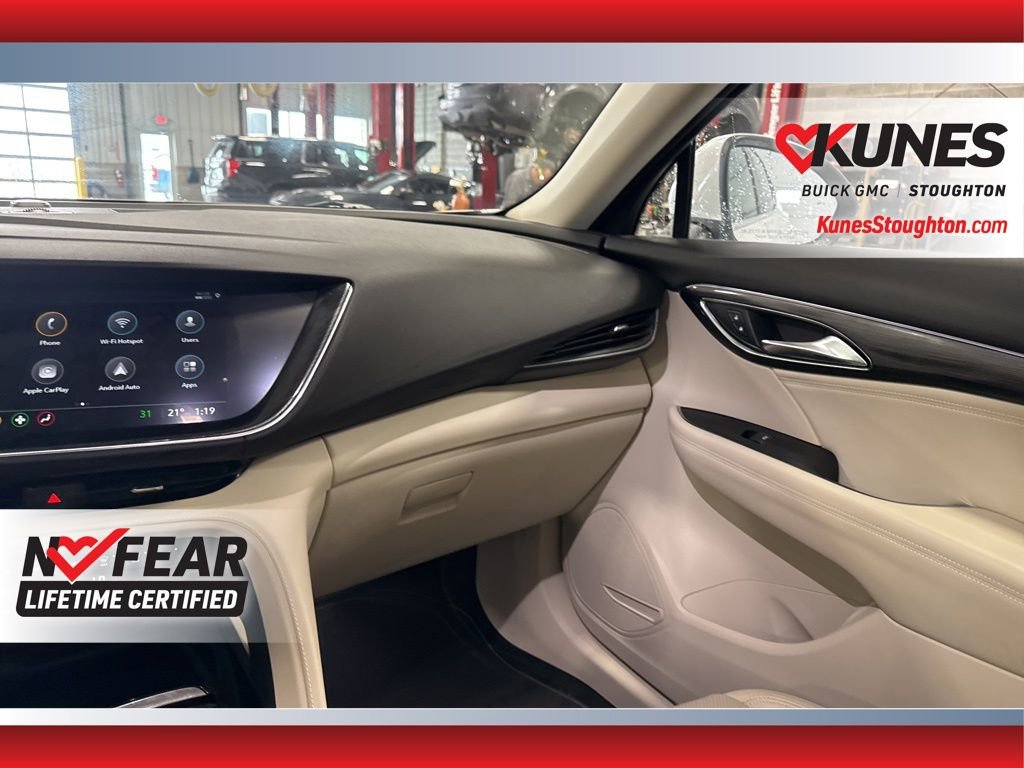 Used 2023 Buick Envision Essence image 43