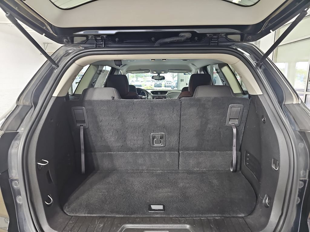 Used 2015 Chevrolet Traverse LT w/ Style and Technology Package FWD image 17