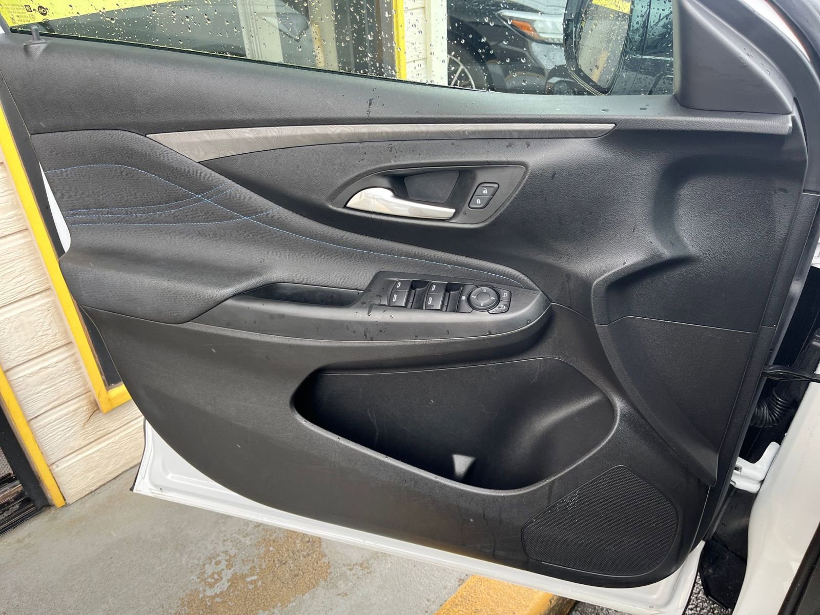 Used 2025 Buick Envista Sport Touring image 18