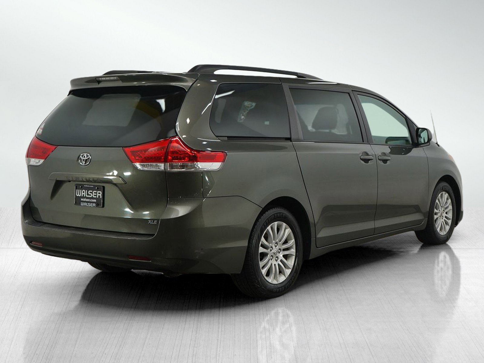 Used 2012 Toyota Sienna XLE image 5