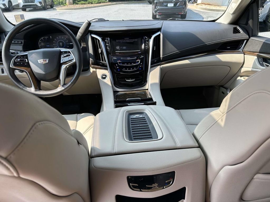 Used 2020 Cadillac Escalade Luxury AWD/4WD image 14