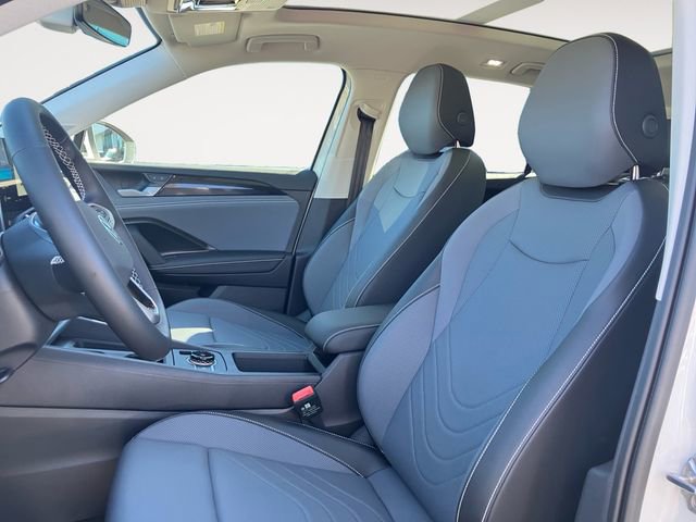 New 2025 Volkswagen Tiguan SE image 9