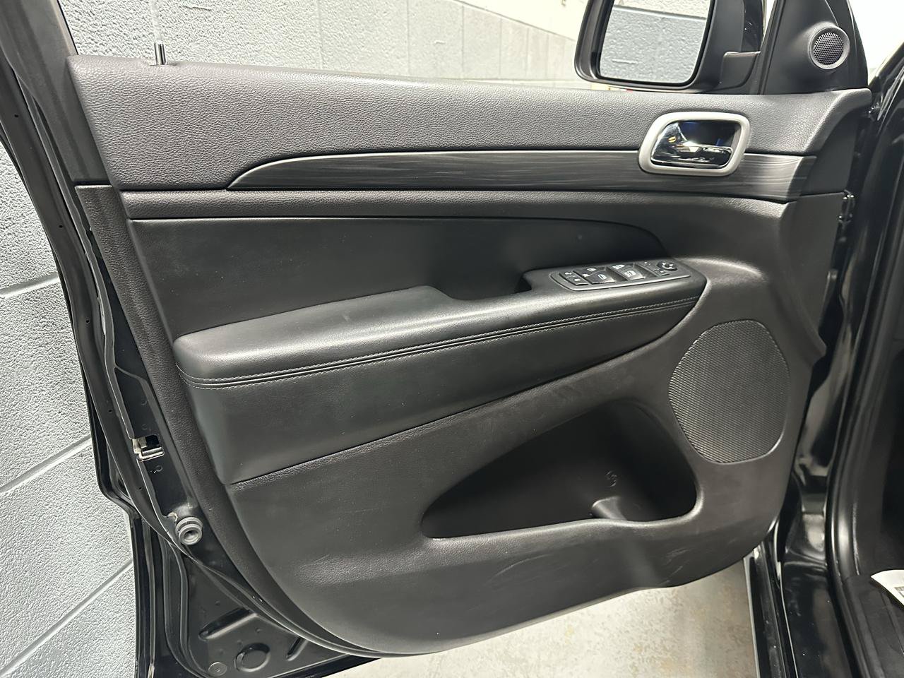 Used 2019 Jeep Grand Cherokee Altitude AWD/4WD image 15