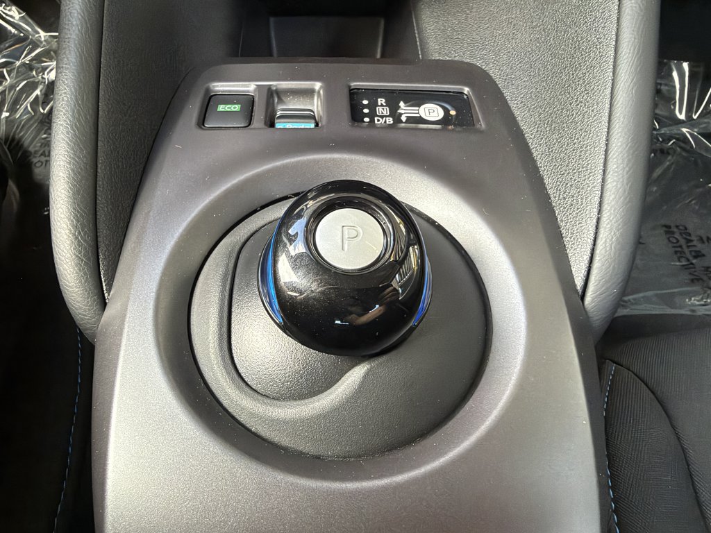 Used 2025 Nissan Leaf S FWD image 23