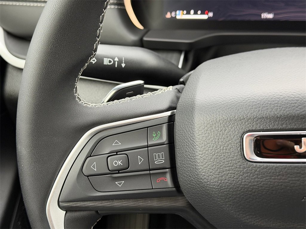 New 2025 Jeep Grand Cherokee L Laredo image 19