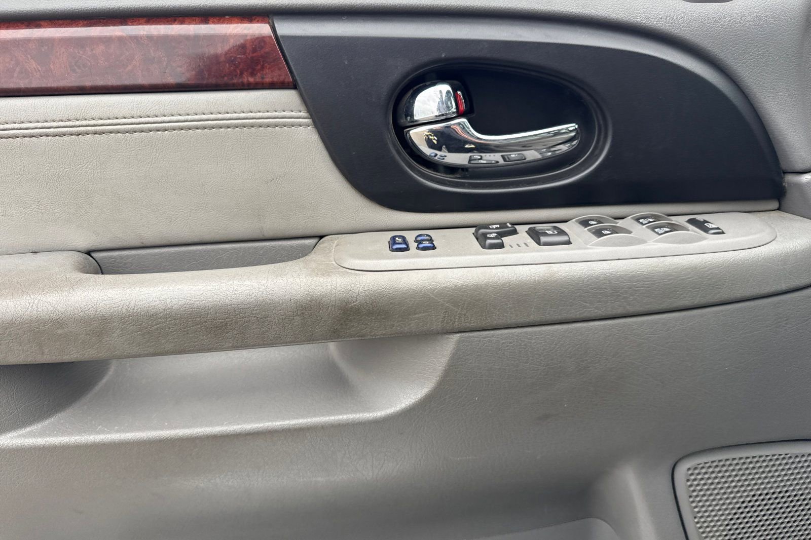 Used 2007 GMC Envoy Denali image 8