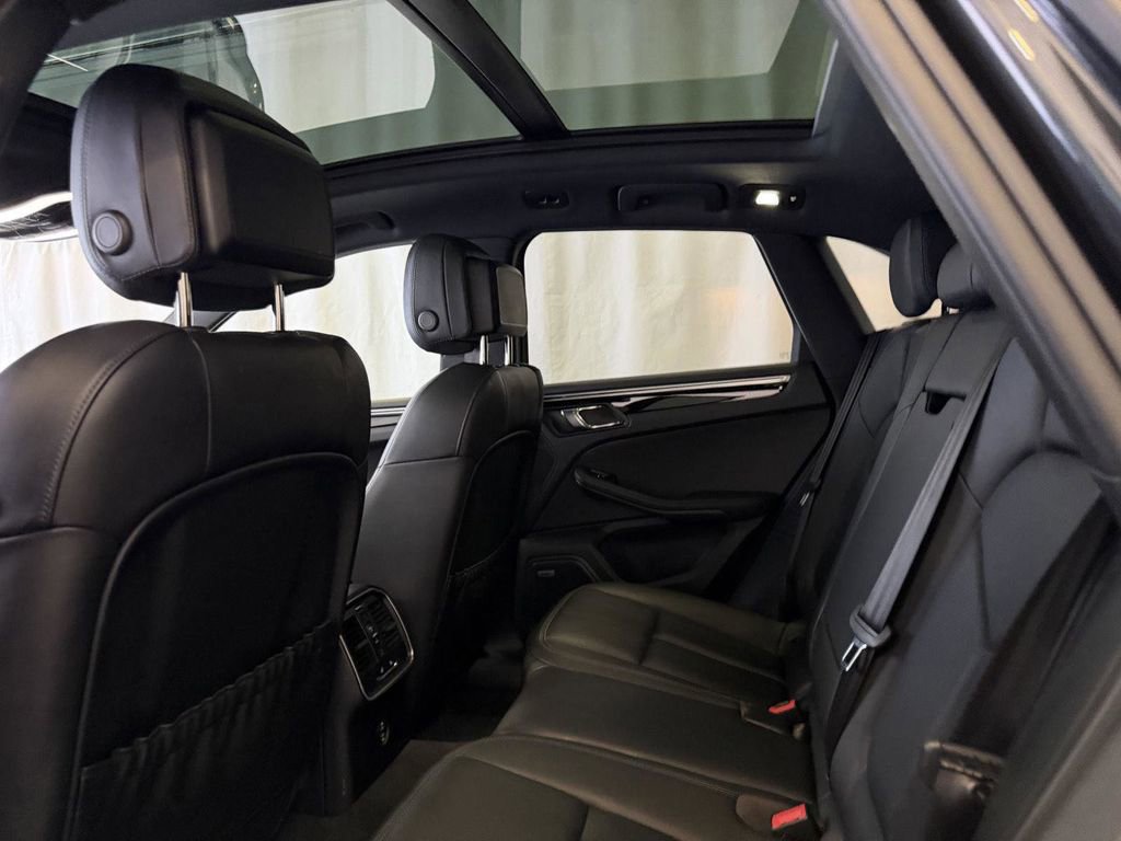 Certified 2022 Porsche Macan S image 24