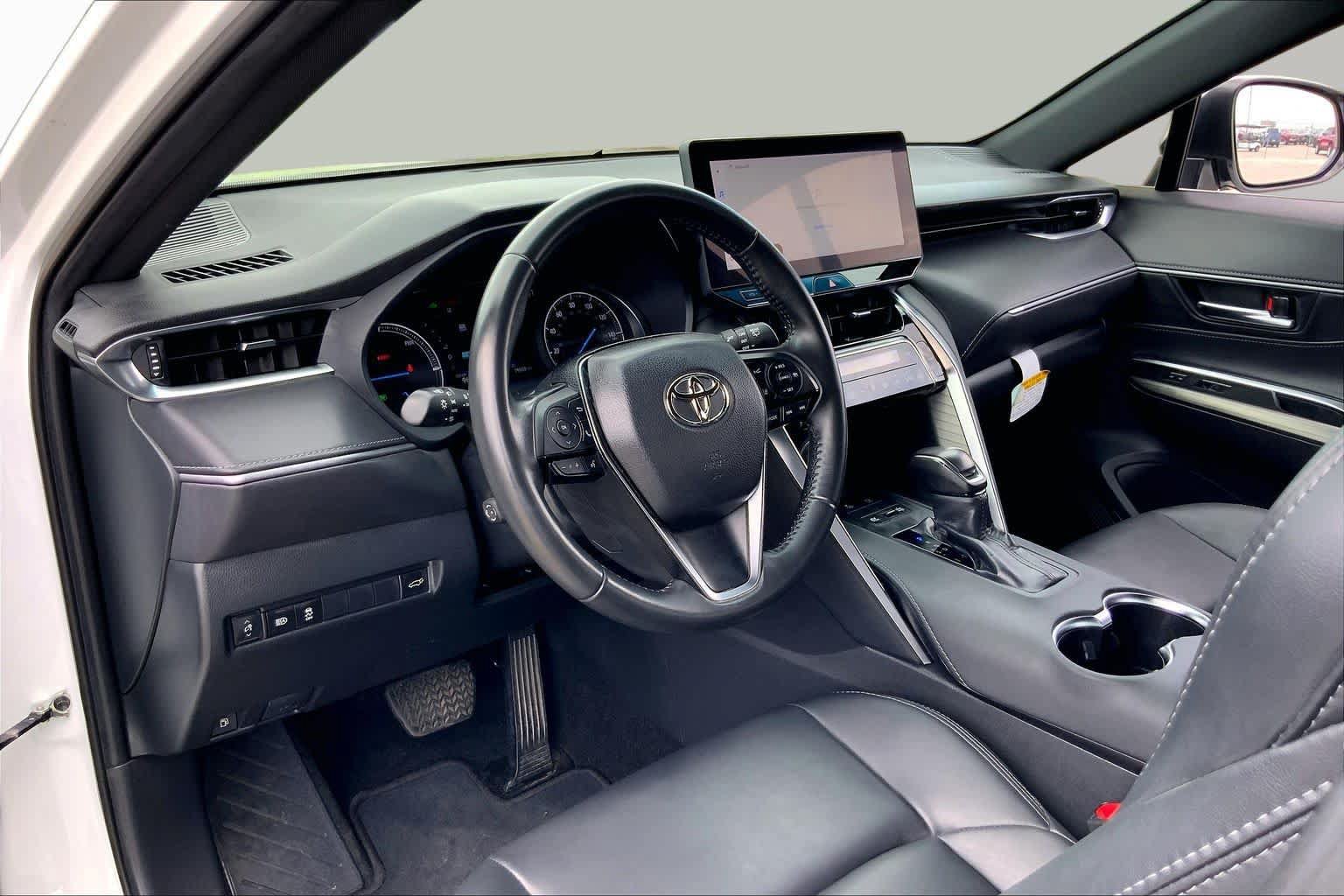 Used 2024 Toyota Venza XLE AWD/4WD image 17