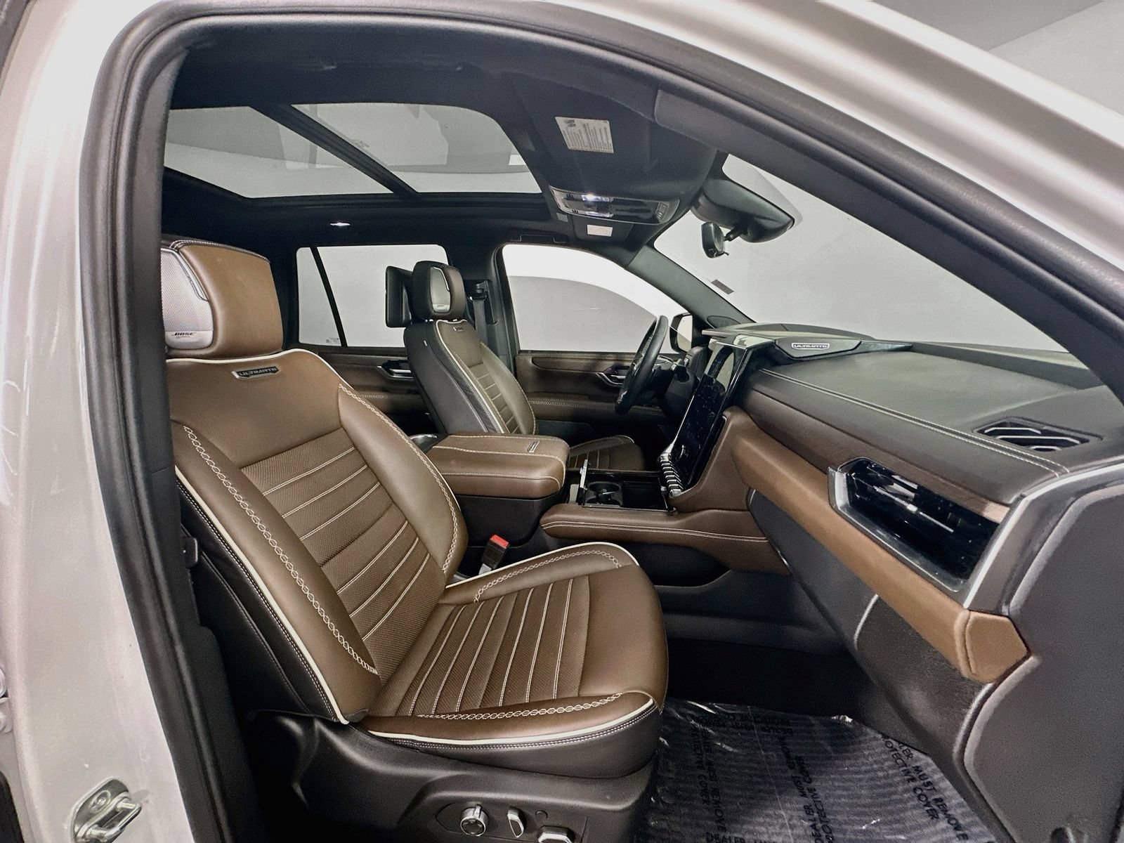 Used 2025 GMC Yukon Denali Ultimate w/ LPO, Floor Liner Package AWD/4WD image 33