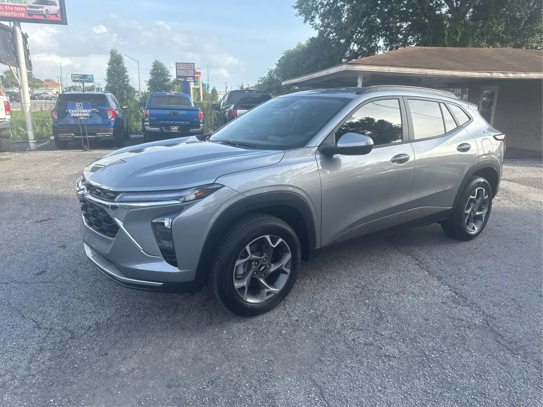 Used 2026 Chevrolet Trax LT w/ Driver Confidence Package FWD image 2