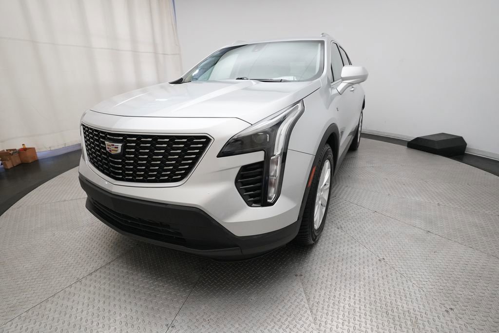 Used 2019 Cadillac XT4 Luxury w/ Cold Weather Package FWD image 12